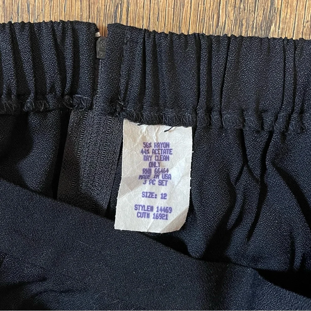 Lew Magram Collection 2-piece black skirt suit - Picture 5 of 6